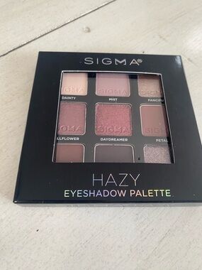 Sigma Hazy Eyeshadow Palette – Mauve, Rose & Neutral Tones
